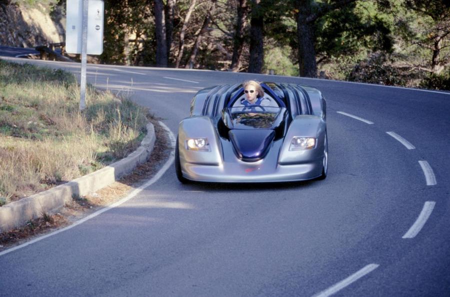 Rinspeed Advantige Rone 2001 года  (фото 12 из 40)